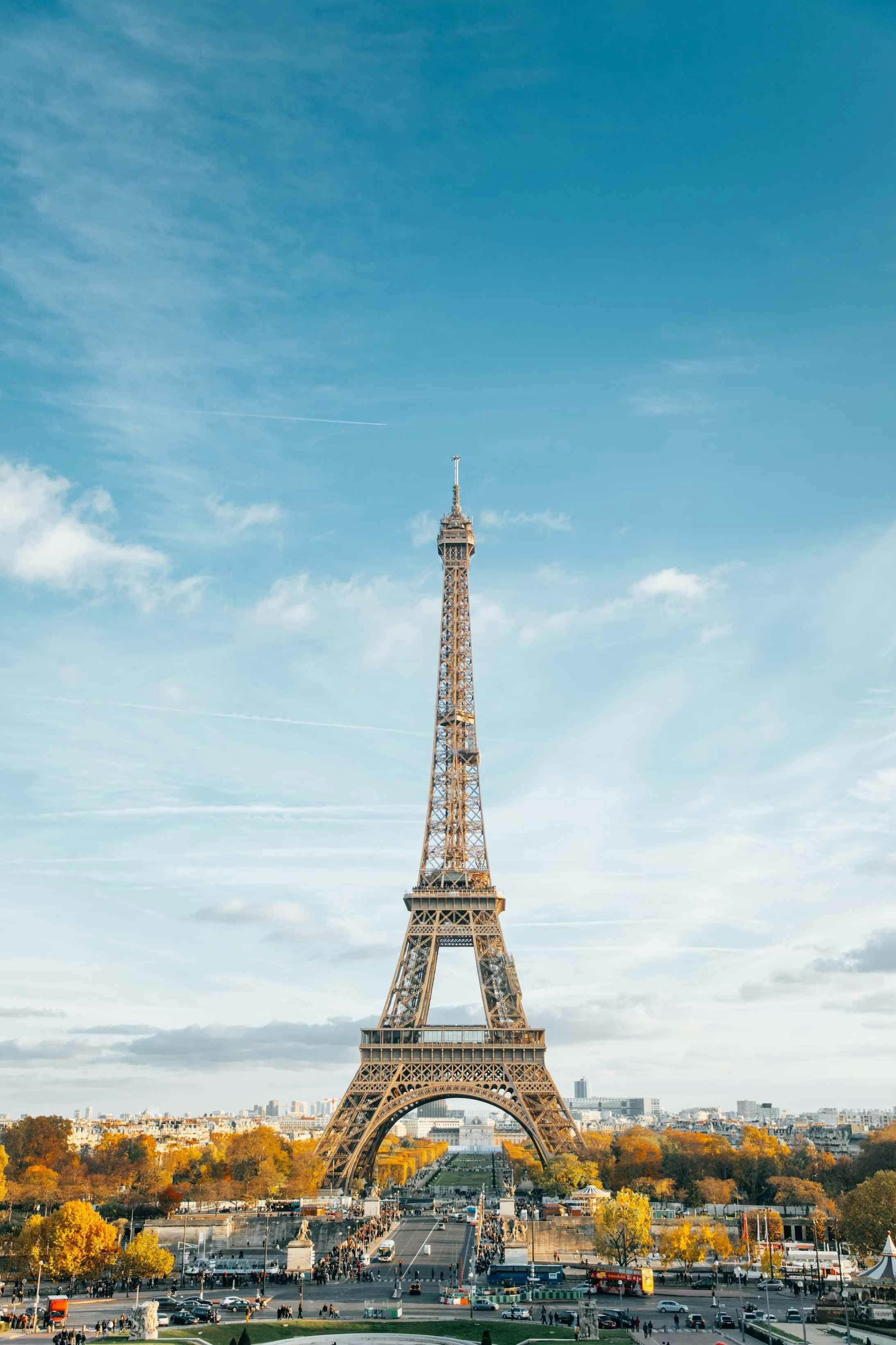 Picture of the Eiffel tower in Paris
