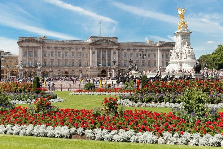 Buckingham Palace Entrance ticket & Changing of the Guard Walking Tour image